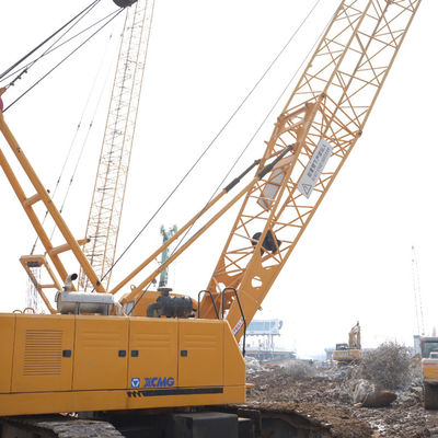 XLC220 Sürünen vinç 220Ton Çeşitli projeler için uygundur İnşaat sırasında ağır nesnelerin kaldırılması için uygundur