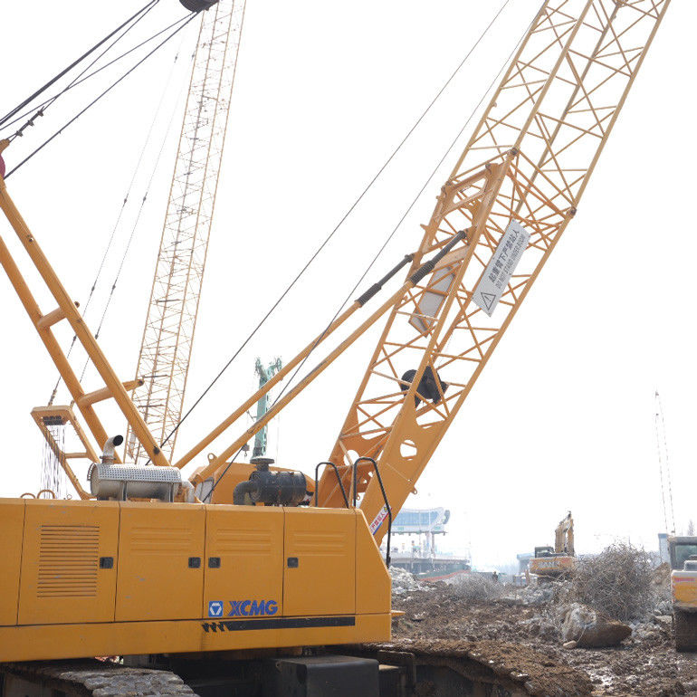 XLC220 Sürünen vinç 220Ton Çeşitli projeler için uygundur İnşaat sırasında ağır nesnelerin kaldırılması için uygundur