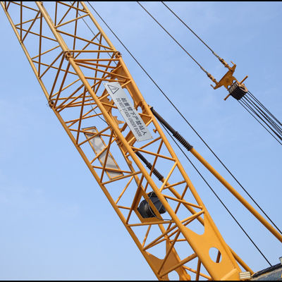 Contrôle hydraulique 150T Xcmg Grue à rampe avec 2,5 Km/H Max vitesse de déplacement et 30m longueur de jib